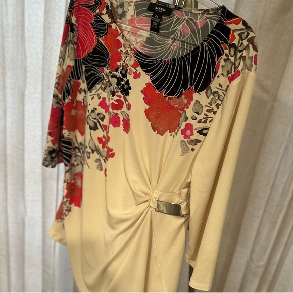 🌼 Great Condition flower print tunic blouse by Alfani. - Picture 3 of 5